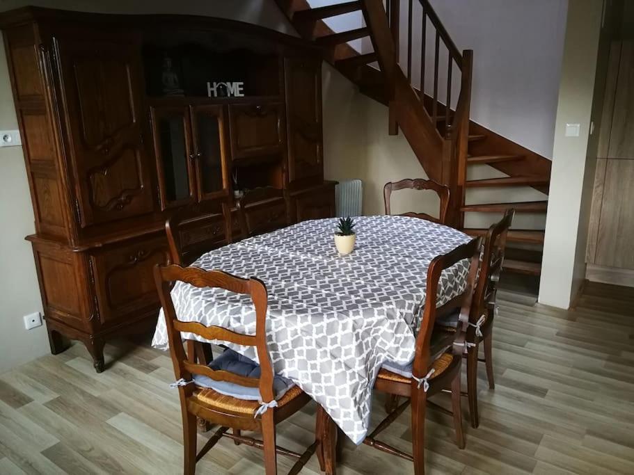 Maison Les Vieilles Cours Blosville Eksteriør bilde